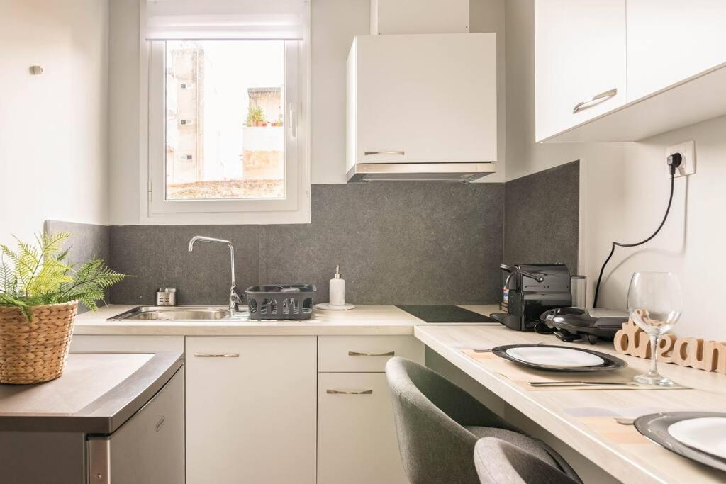 Stylish And Central Apt Near Acropolis - Avdi Square Athens Exterior photo